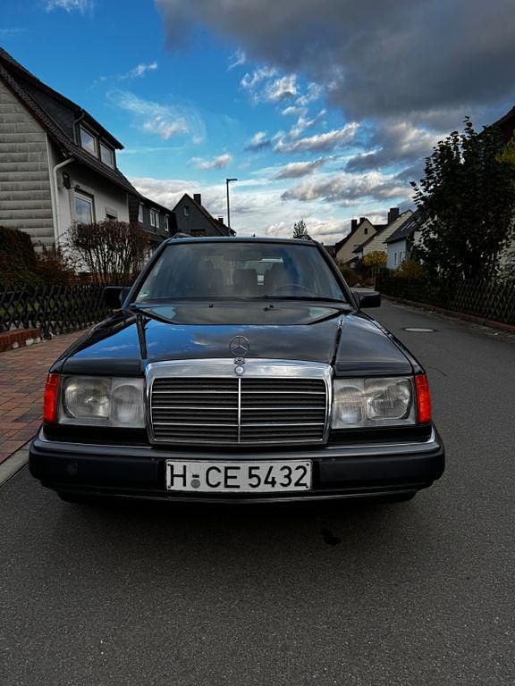Gebraucht Mercedes E300 Sportline 179 PS (131 kW) 1991 Schwarz Kombi