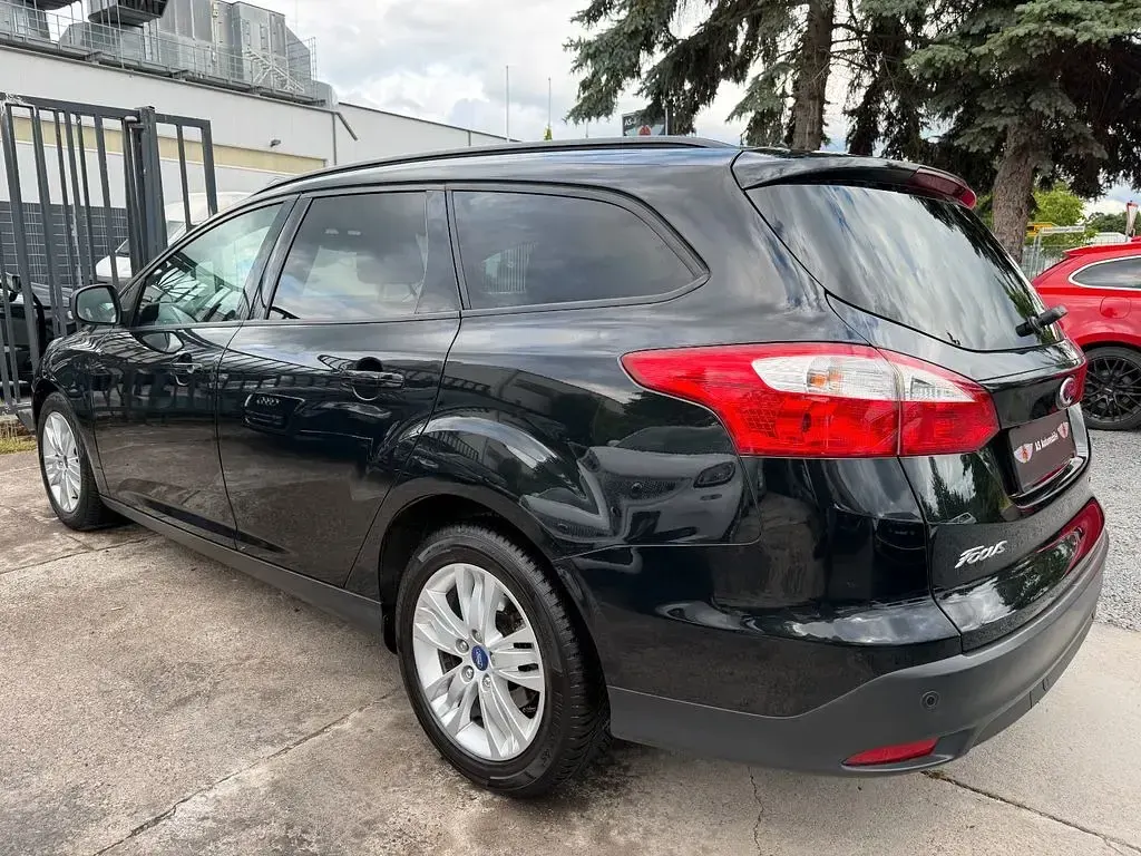 Gebraucht Ford Focus 125 PS (91 kW) 2014 Schwarz Limousine