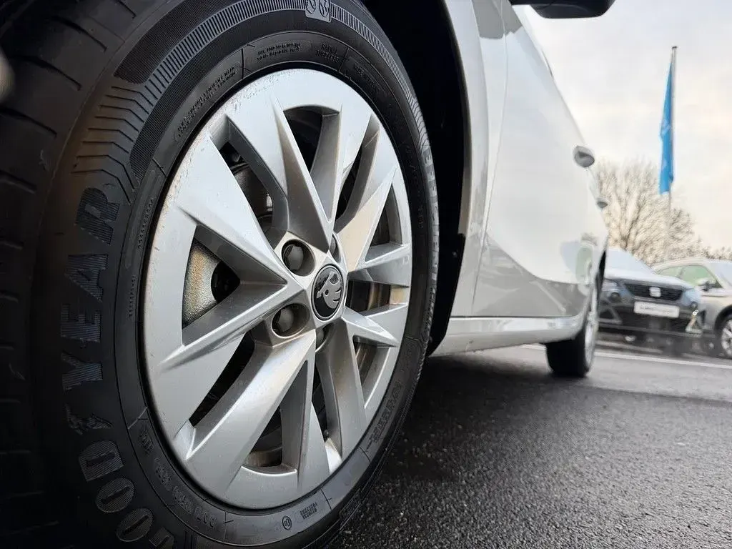 Gebraucht Skoda Fabia 95 PS (69 kW) 2025 Weiß Kleinwagen