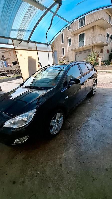 Schwarz Gebraucht 2011 Opel Astra Kombi | 2.200 € (Guter Preis) - Bild 1/4