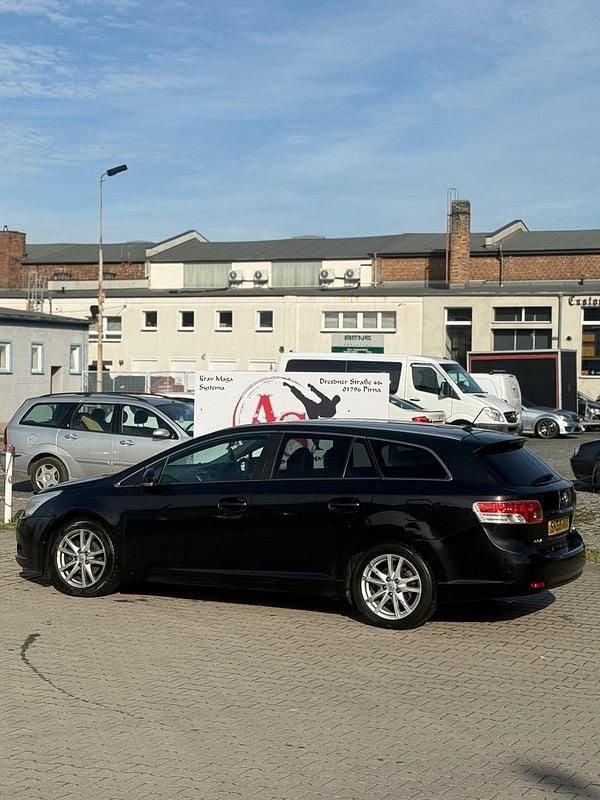 Gebraucht Toyota Avensis 126 PS (92 kW) 2011 Schwarz Kombi