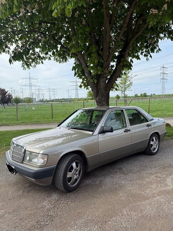 Beige Gebraucht 1991 Mercedes 190 Limousine | 5.299 € - Bild 1/4