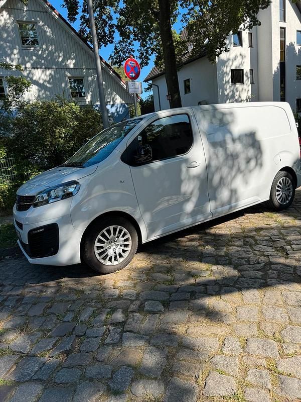 Weiß Gebraucht 2023 Opel Vivaro Van | 19.999 € (Superpreis) - Bild 1/4
