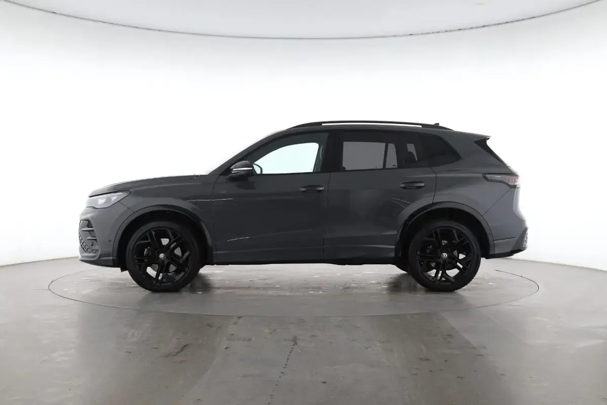 Gebraucht VW Tiguan R-line 193 PS (141 kW) 2025 Delfingrau SUV