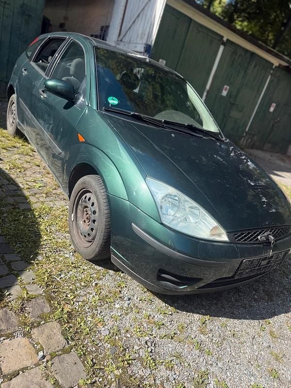 Grün Gebraucht 2004 Ford Focus Kleinwagen | 300 € (Superpreis) - Bild 1/4