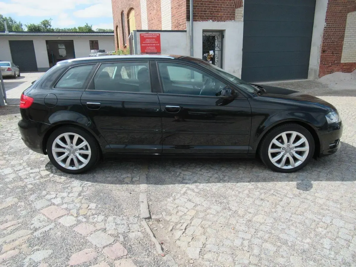 Gebraucht Audi A3 Sportback Ambition 125 PS (91 kW) 2011 Schwarz Kleinwagen