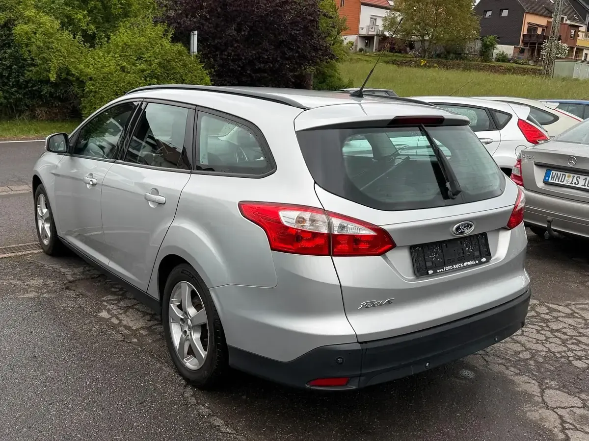 Używany Ford Focus Trend 105 KM (77 kW) 2012 Srebrny Kombi