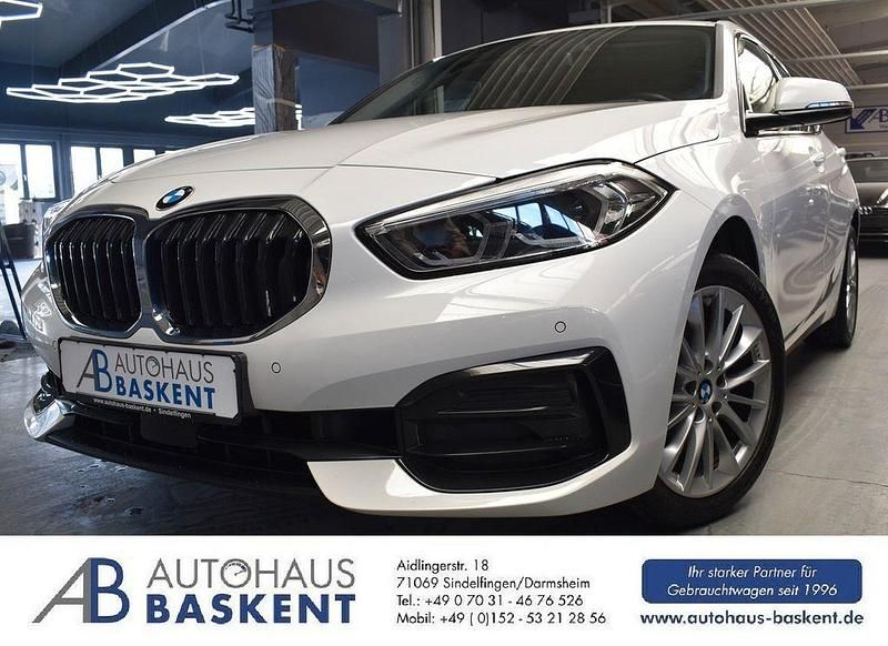 Weiß Gebraucht 2022 BMW 118 Sport Line Kleinwagen | 21.980 € (Fairer Preis) - Bild 1/4