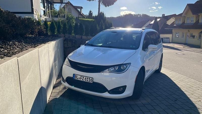 Gebraucht Chrysler Pacifica 287 PS (211 kW) 2018 Weiß Van / Kleinbus