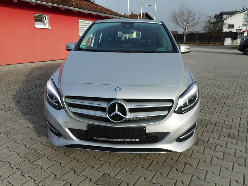 Gebraucht Mercedes B180 109 PS (80 kW) 2015 Silber Van / Kleinbus
