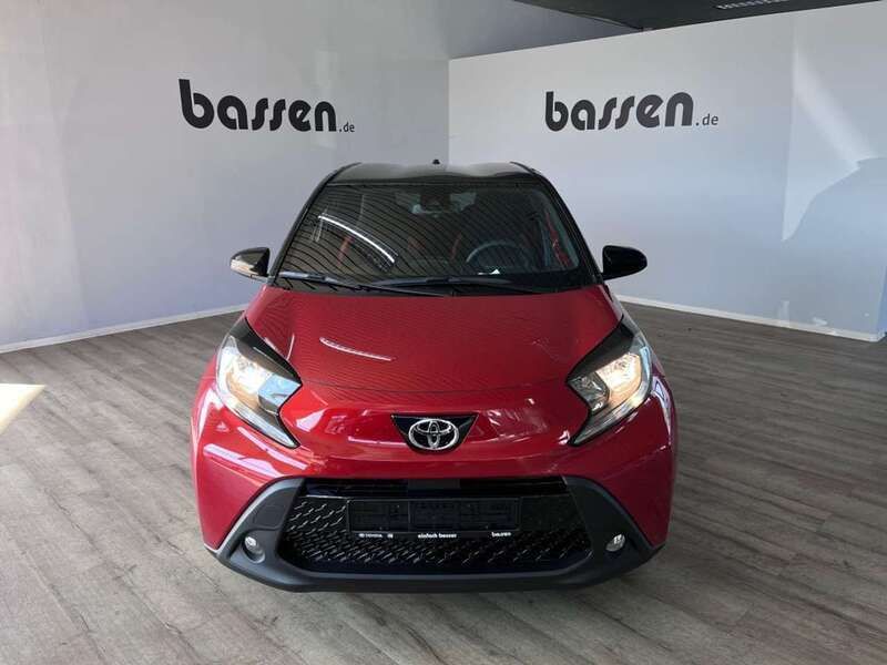 Chili red perleffekt/dach myst Neu 2025 Toyota Aygo Kleinwagen | 19.550 € - Bild 1/4