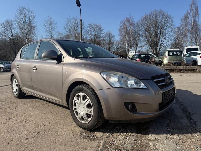 Gebraucht Kia Ceed EX 122 PS (89 kW) 2007 Beige Kleinwagen