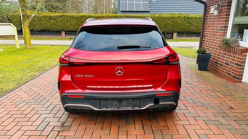 Gebraucht Mercedes EQA250+ AMG 139 kW (190 PS) 2022 Rot SUV