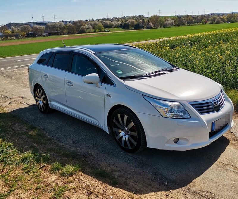 Weiß Gebraucht 2010 Toyota Avensis TEC-Edition Limousine | 6.500 € (Fairer Preis) - Bild 1/4