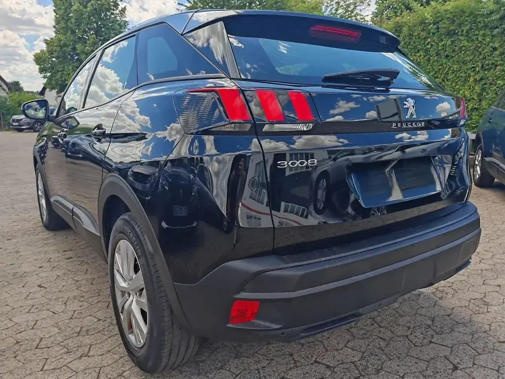 Gebraucht Peugeot 3008 131 PS (96 kW) 2023 Schwarz SUV
