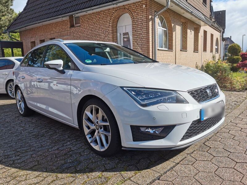 Weiß Gebraucht 2015 Seat Leon ST FR Kombi | 14.600 € (Teuer) - Bild 1/4