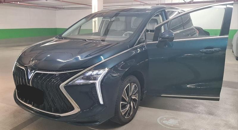 Gebraucht DFSK Forthing 4 177 PS (130 kW) 2024 Grün Van / Kleinbus