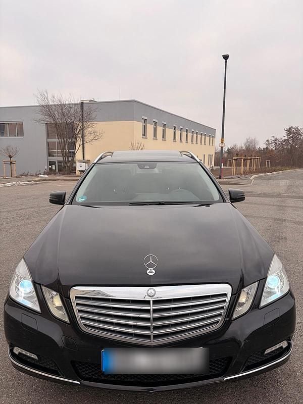 Gebraucht Mercedes E250 204 PS (150 kW) 2011 Schwarz Kombi