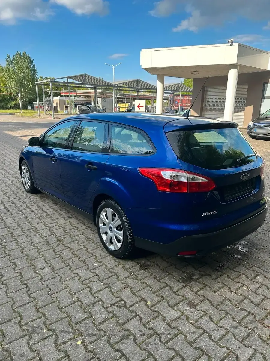 Gebraucht Ford Focus 100 PS (73 kW) 2014 Blau Kombi