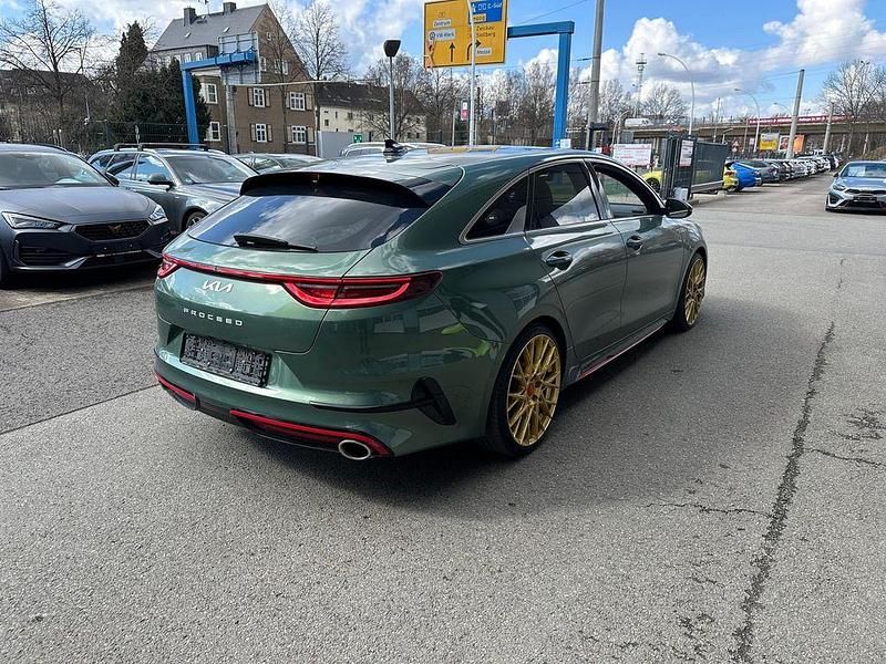 Gebraucht Kia ProCeed GT 204 PS (150 kW) 2023 Experience green met. Kombi