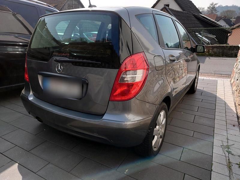 Gebraucht Mercedes A160 95 PS (69 kW) 2011 Silber Kleinwagen