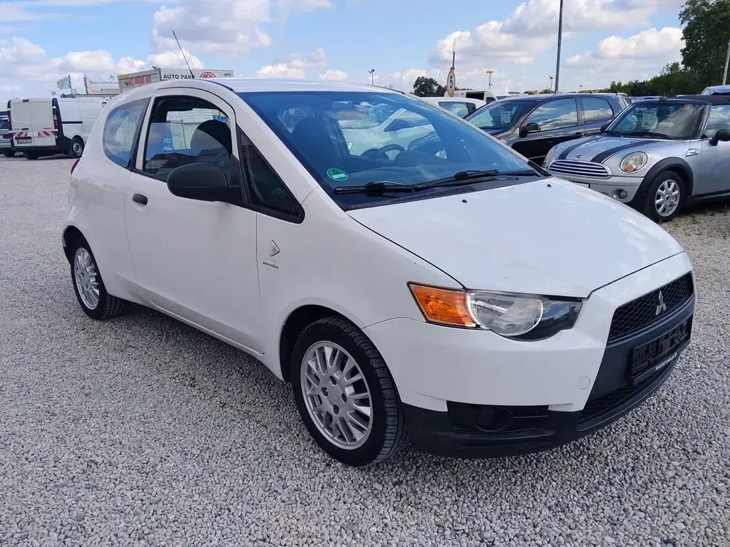 Gebraucht Mitsubishi Colt 75 PS (55 kW) 2010 Weiß Kleinwagen