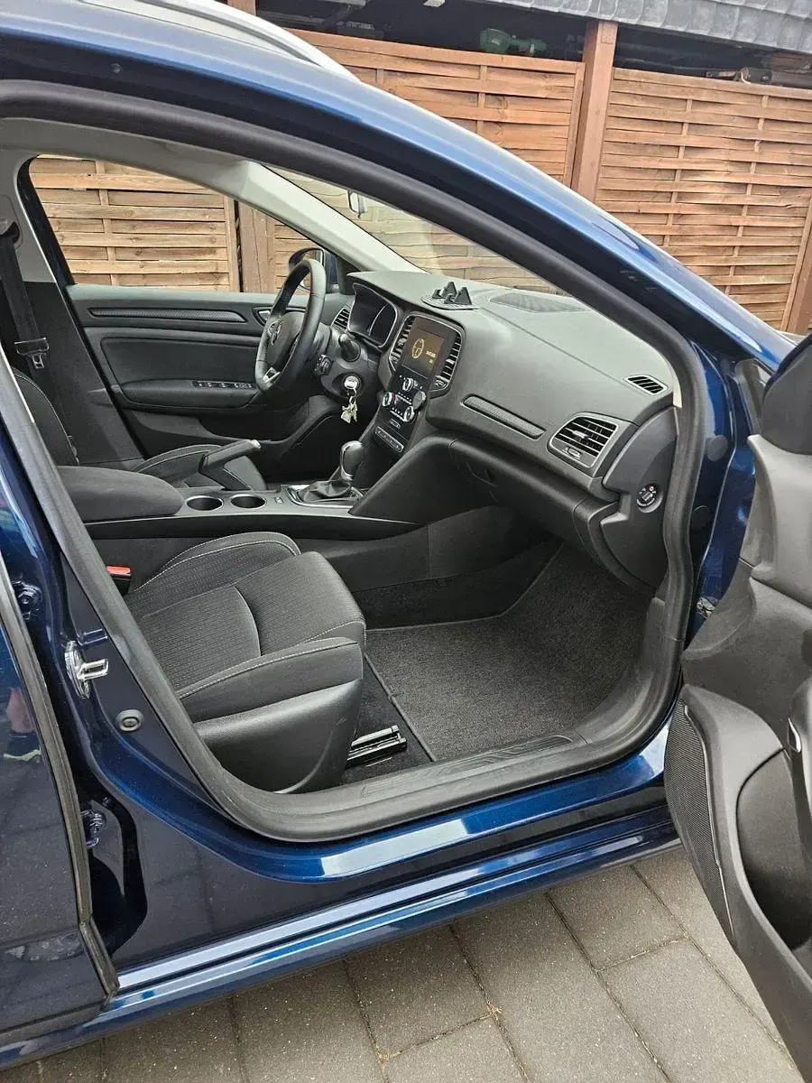 Gebraucht Renault Mégane GrandTour 116 PS (85 kW) 2020 Blau Kombi