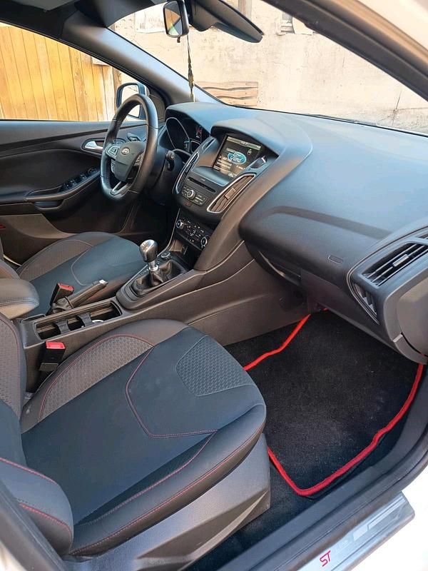 Gebraucht Ford Focus 150 PS (110 kW) 2016 Weiß Limousine