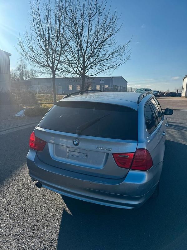 Gebraucht BMW 318 143 PS (105 kW) 2009 Blau Kombi