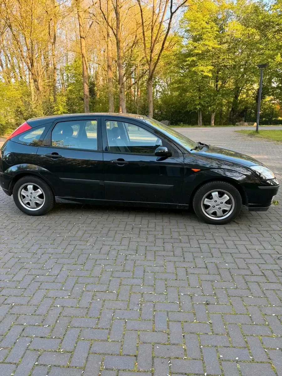 Usata Ford Focus 101 CV (74 kW) 2003 Nero Berlina