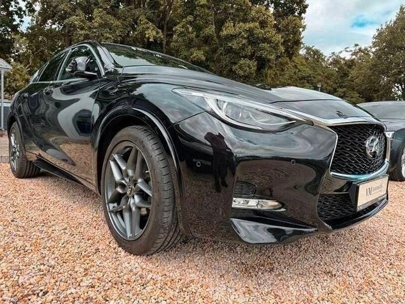 Gebraucht Infiniti Q30 156 PS (114 kW) 2019 Schwarz Limousine