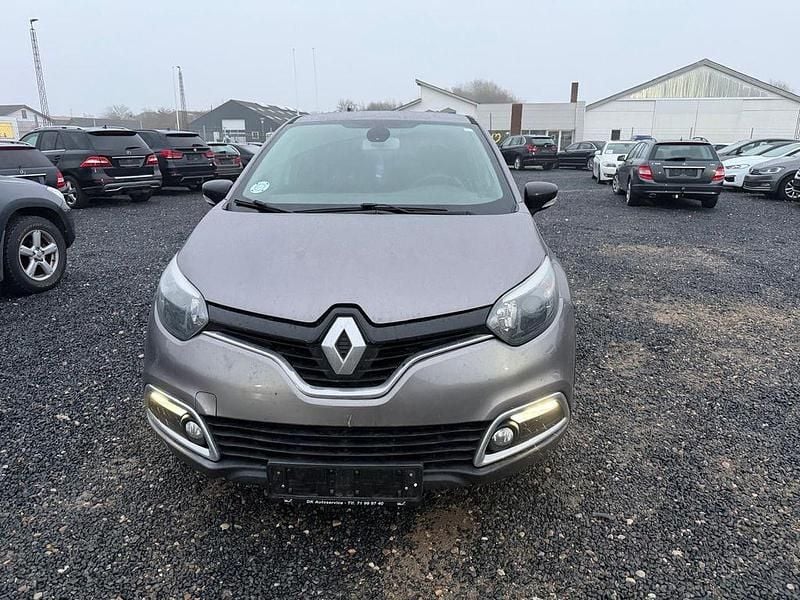 Grau Gebraucht 2016 Renault Captur Dynamique SUV | 5.200 € (Fairer Preis) - Bild 1/4