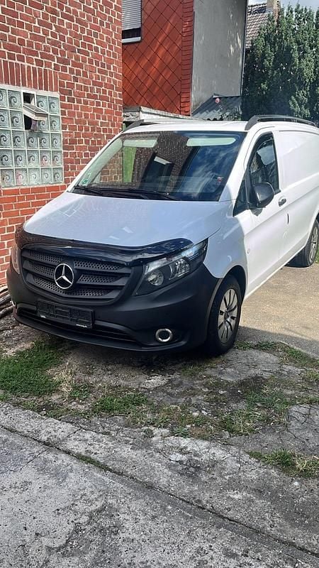 Weiß Gebraucht 2016 Mercedes Vito Van / Kleinbus | 7.500 € (Fairer Preis) - Bild 1/4