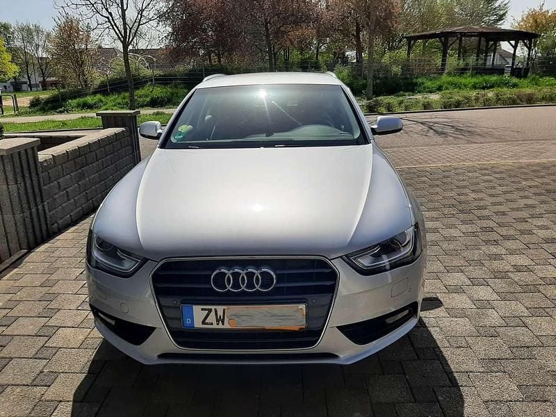 Second-hand Audi A4 Ambiente 150 CP (110 kW) 2015 Argintiu Break