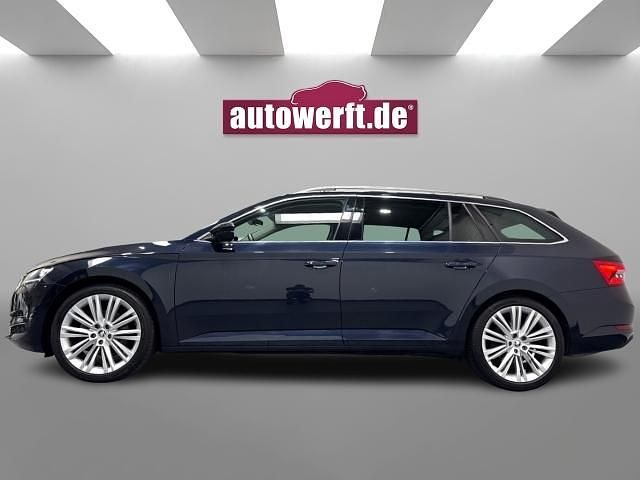Gebraucht Skoda Superb Style 200 PS (147 kW) 2023 Plum blau metallic Kombi