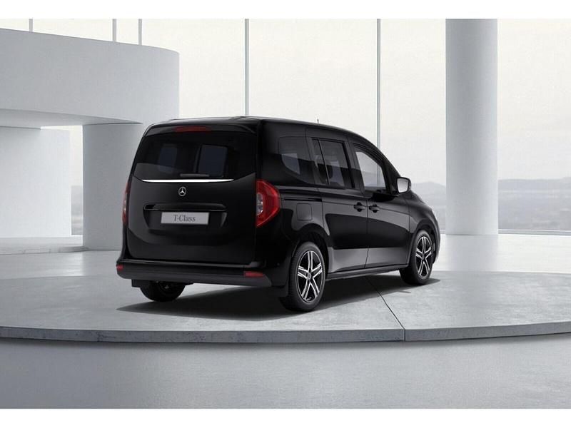 Gebraucht Mercedes T180 Progressive 131 PS (96 kW) 2025 Loparitschwarz metallic Van / Kleinbus