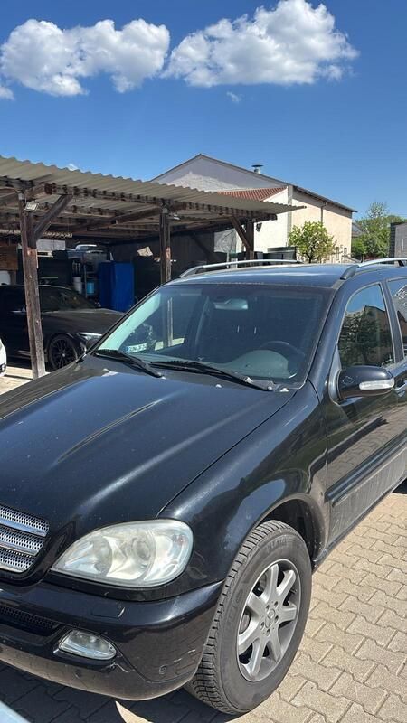 Schwarz Gebraucht 2005 Mercedes ML400 Edition SUV | 5.300 € - Bild 1/4