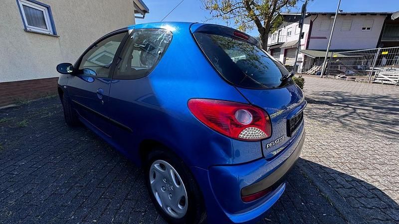 Gebraucht Peugeot 206+ 60 PS (44 kW) 2011 Blau Kleinwagen