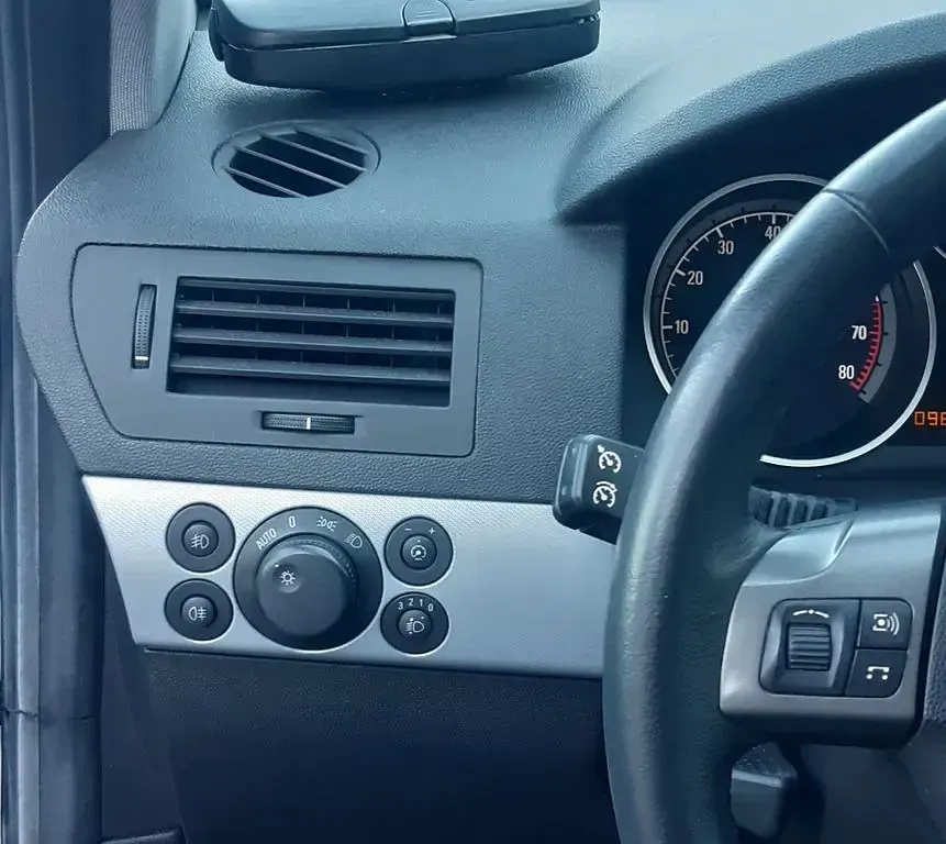 Gebraucht Opel Astra GTC 105 PS (77 kW) 2006 Silber Coupé