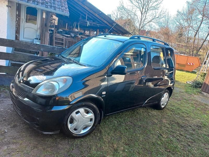 Gebraucht Toyota Yaris Verso 84 PS (61 kW) 2001 Schwarz Van / Kleinbus
