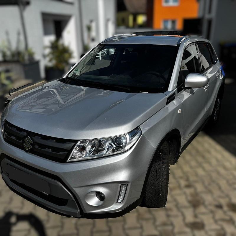 Grau Gebraucht 2015 Suzuki Vitara SUV | 12.500 € (Fairer Preis) - Bild 1/4