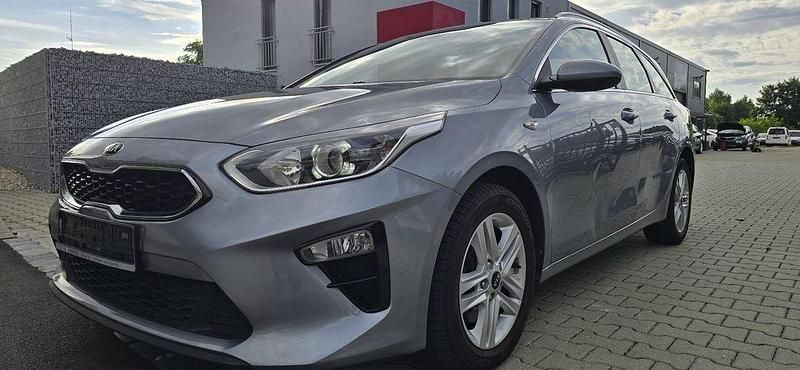 Silber Gebraucht 2021 Kia Ceed Limousine | 12.390 € - Bild 1/4