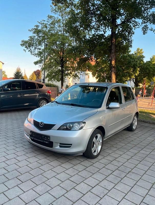 Silber Gebraucht 2008 Mazda 2 Limousine | 1.500 € (Superpreis) - Bild 1/4