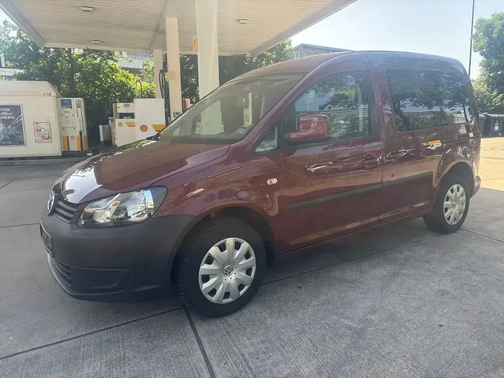 Usado VW Caddy Trendline 105 HP (77 kW) 2011 Vermelho Monovolume