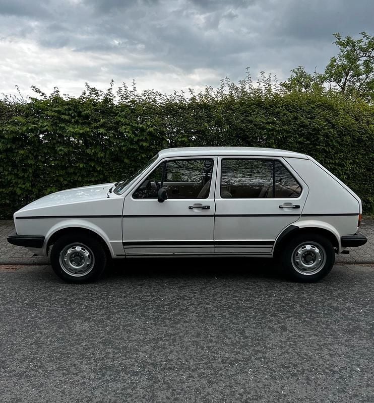 Second-hand VW Golf I 70 CP (51 kW) 1983 Alb Hatchback