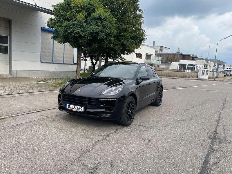 Schwarz Gebraucht 2018 Porsche Macan GTS SUV | 44.500 € (Superpreis) - Bild 1/4