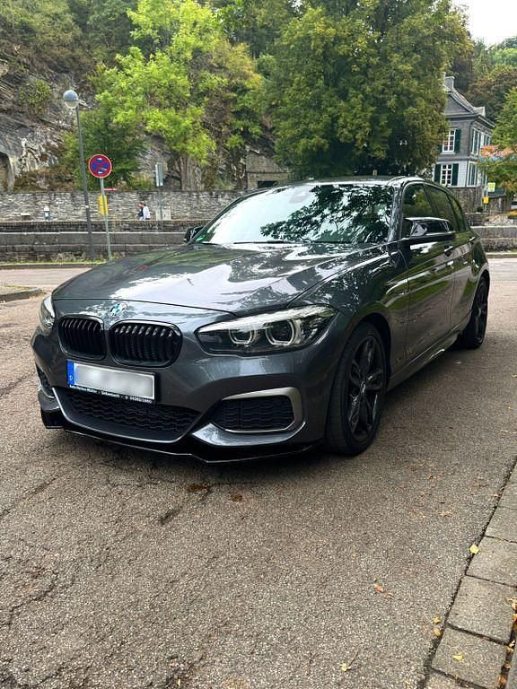 Grau Gebraucht 2017 BMW M140 M Sport Limousine | 26.500 € (Fairer Preis) - Bild 1/4