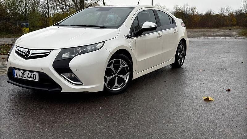 Weiß Gebraucht 2011 Opel Ampera Edition Kleinwagen | 8.500 € (Teuer) - Bild 1/4
