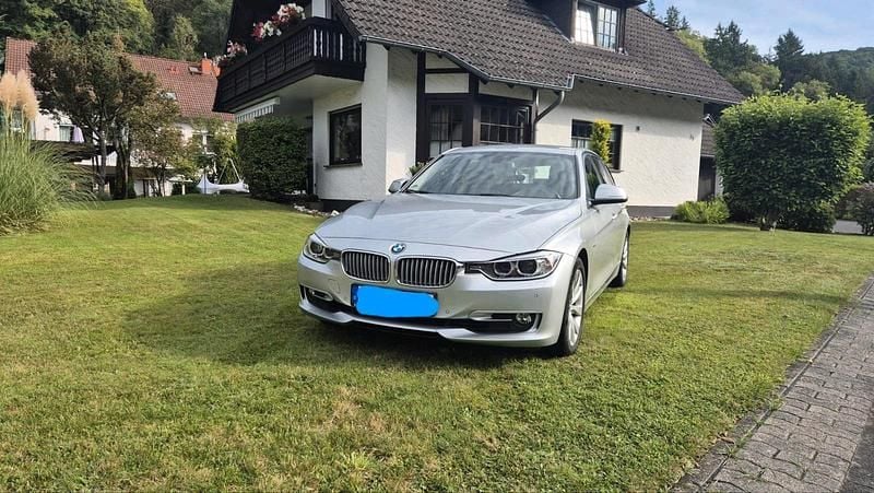 Silber Gebraucht 2013 BMW 320 Kombi | 7.000 € (Superpreis) - Bild 1/4
