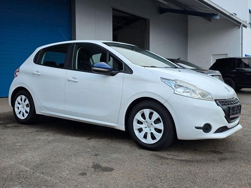 Gebraucht Peugeot 208 Active 68 PS (50 kW) 2015 Weiß Kleinwagen